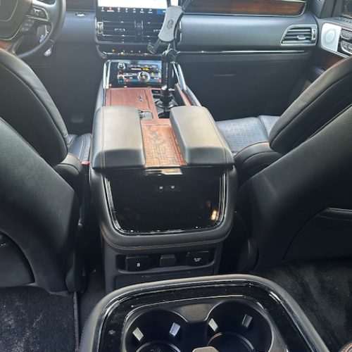 Exclusive Luxury SUV Navigation